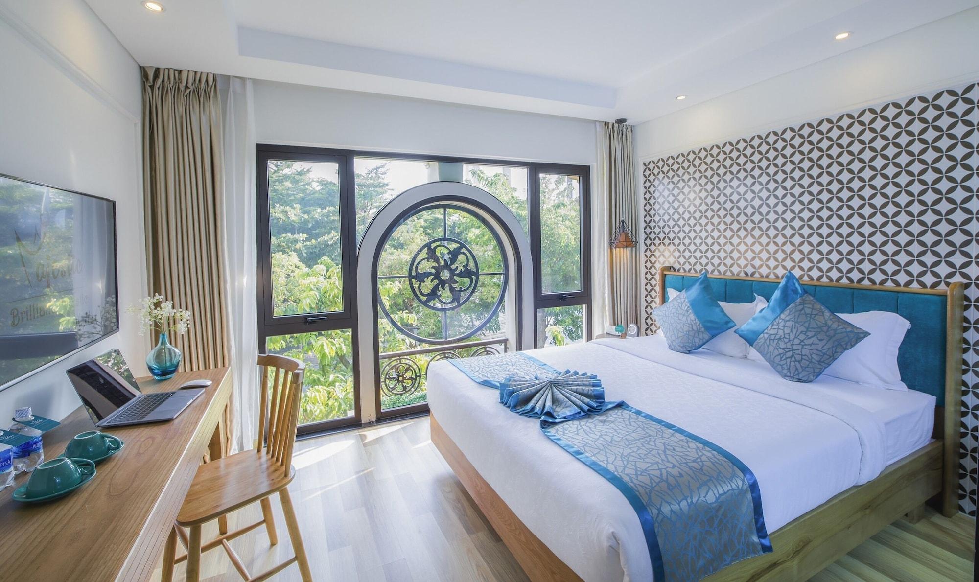 Capital O 781 Brilliant Majestic Hotel Дананг Екстериор снимка