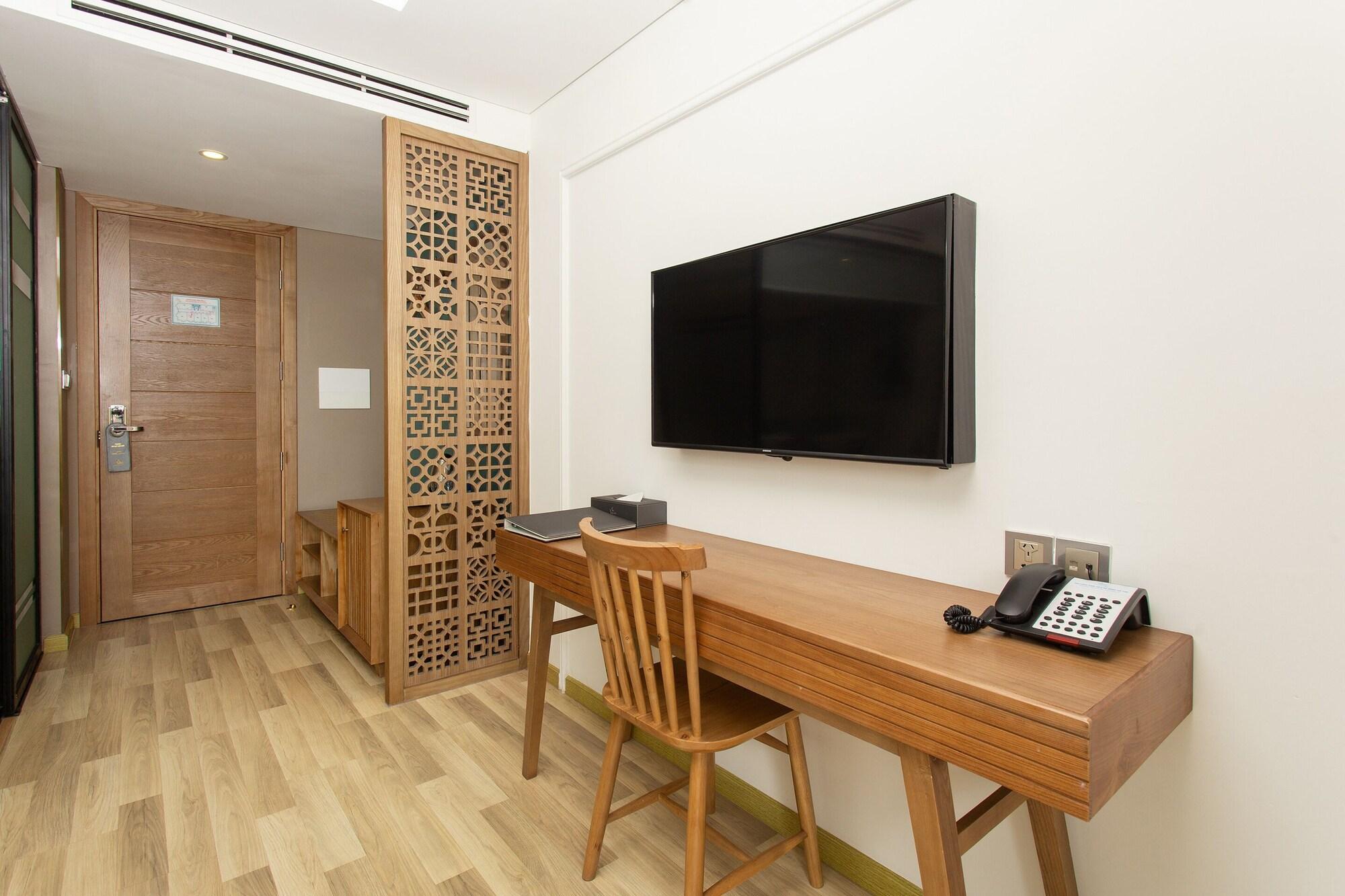 Capital O 781 Brilliant Majestic Hotel Дананг Екстериор снимка
