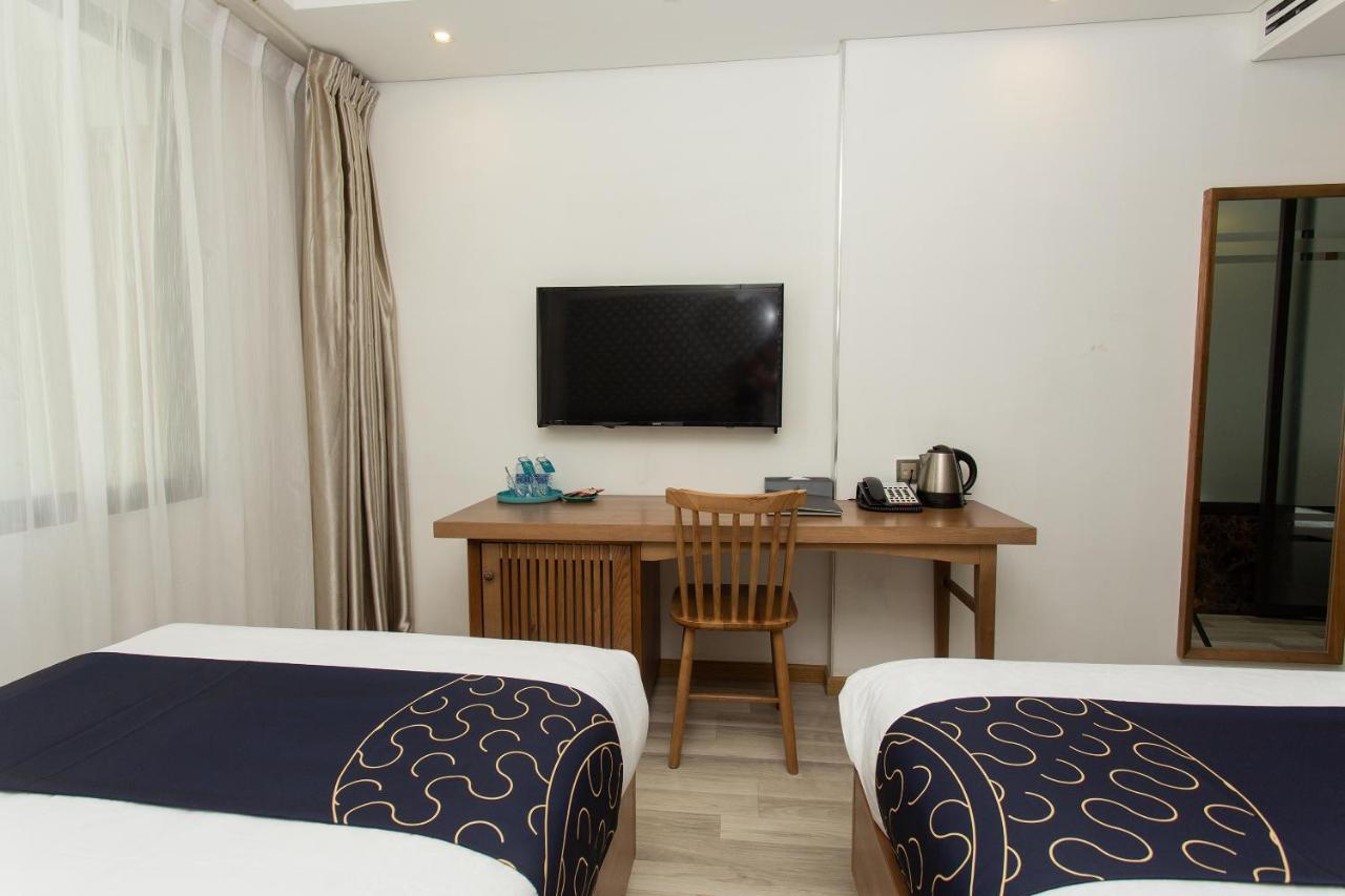 Capital O 781 Brilliant Majestic Hotel Дананг Екстериор снимка